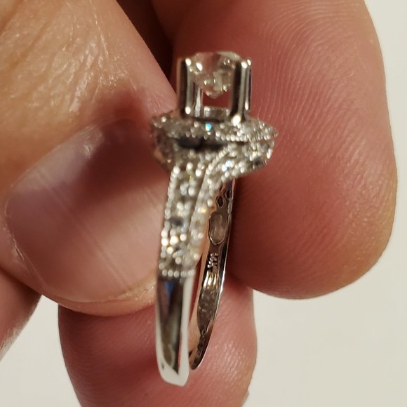 14K  WHITE  GOLD RING - Picture 6 of 8